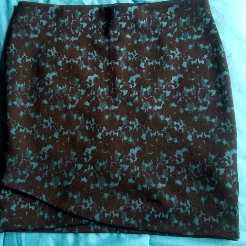 H&M Size 4 Teal and black mini skirt